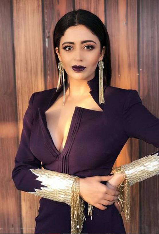 12 kg वजन घटाकर खुश नेहा पेंडसे, मॉनोकनी में शेयर की पुरानी फोटो