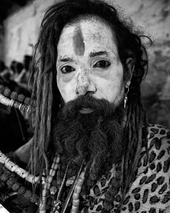 श्मशान में तंत्र-क्रिया कर बनते हैं 'अघोरी', रहस्यमयी है दुनिया