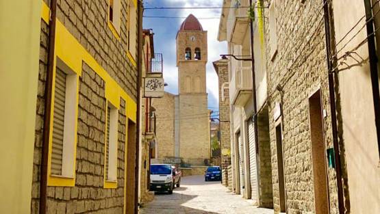 इटली के इस कस्बे में बसिए और बच्चे पैदा करिए, मिलेंगे लाखों रुपए!