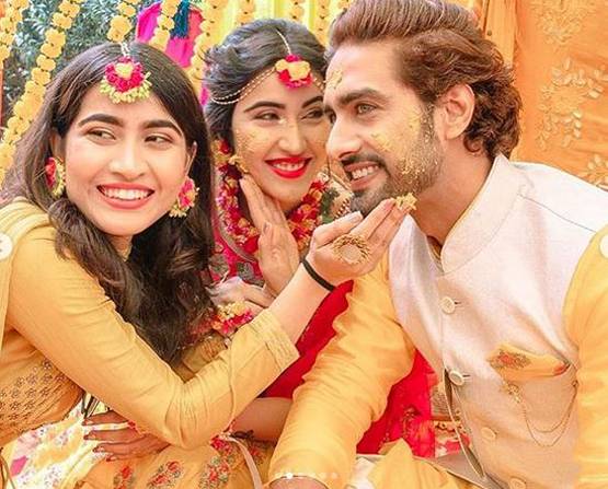 TV कपल शीना बजाज-रोहित पुरोहित की मेहंदी-हल्दी सेरेमनी, PHOTOS