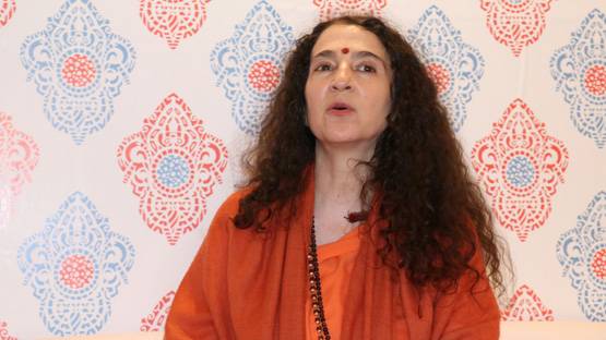 विदेशियों पर भी छाया कुंभ का जादू, ये अमेरिकन महिला बन गईं साध्वी