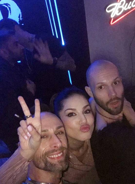 Sunny Leone ने इस अंदाज में मनाया New Year, देखें तस्वीरें