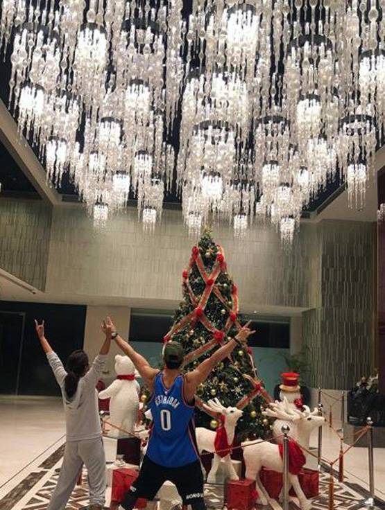 प्रियांक शर्मा ने हिना खान को गोद में उठाया, फोटो वायरल