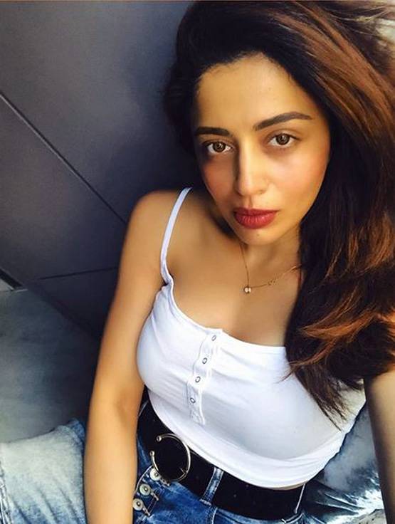 12 kg वजन घटाकर खुश नेहा पेंडसे, मॉनोकनी में शेयर की पुरानी फोटो