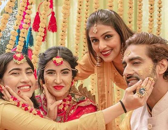 TV कपल शीना बजाज-रोहित पुरोहित की मेहंदी-हल्दी सेरेमनी, PHOTOS