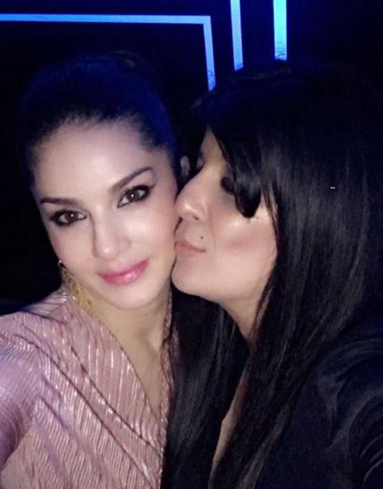 Sunny Leone ने इस अंदाज में मनाया New Year, देखें तस्वीरें