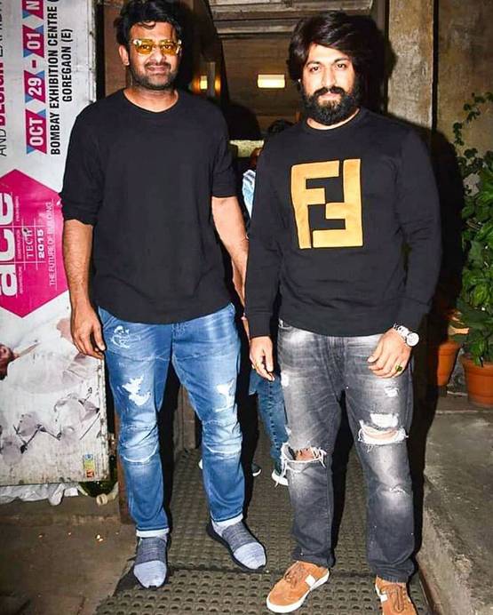 KGF स्टार यश का दोस्तों संग बर्थडे सेलिब्रेशन, Photos वायरल