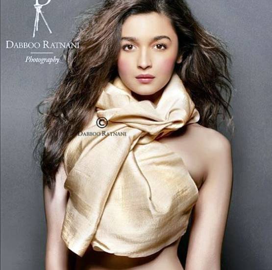 डब्बू रत्नानी के कैलेंडर में छाए स्टार, सनी ल‍ियोनी का बोल्ड लुक