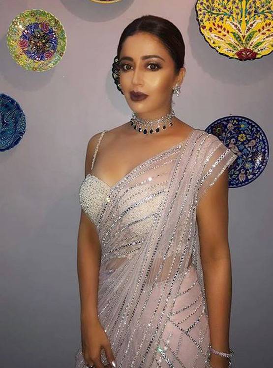 12 kg वजन घटाकर खुश नेहा पेंडसे, मॉनोकनी में शेयर की पुरानी फोटो