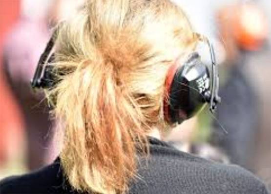 महिला को मर्दों की आवाज सुनाई देना हुआ बंद, हुई ये अनोखी बीमारी!