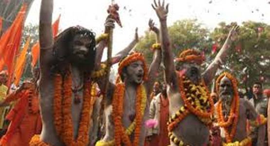 खुद का पिंडदान कर बनते हैं 'नागा साधु', ऐसी है इनकी रहस्यमयी दुनिया