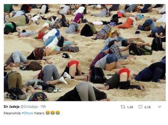 धोनी ने खेली जबरदस्त पारी, वायरल हुए ये फनी मीम्स