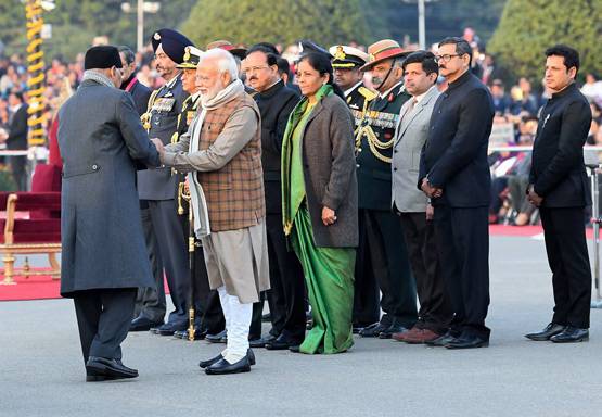 बीटिंग रिट्रीट: बैंड की धुन और बूटों की धमक से गूंजा विजय चौक