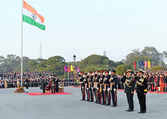 बीटिंग रिट्रीट: बैंड की धुन और बूटों की धमक से गूंजा विजय चौक