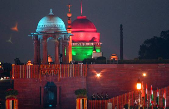 बीटिंग रिट्रीट: बैंड की धुन और बूटों की धमक से गूंजा विजय चौक