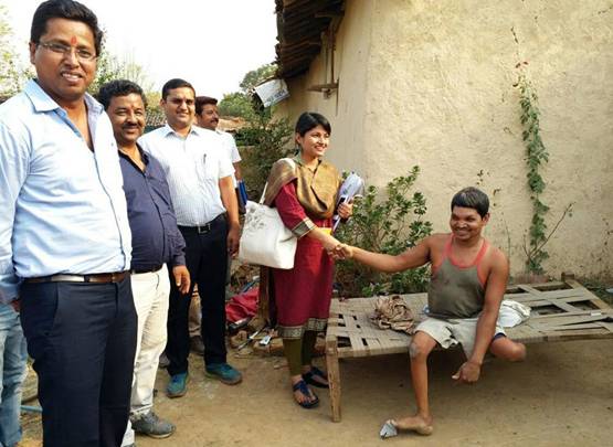 जब सेल्फी लेने पर IAS चंद्रकला ने युवक को भेज दिया था जेल