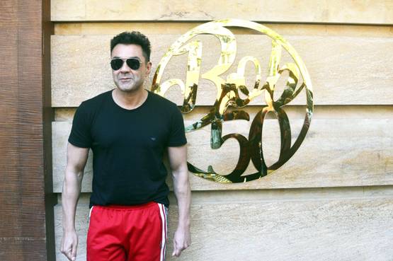 50 साल के हुए बॉबी देओल, सनी देओल ने यूं दी बधाई