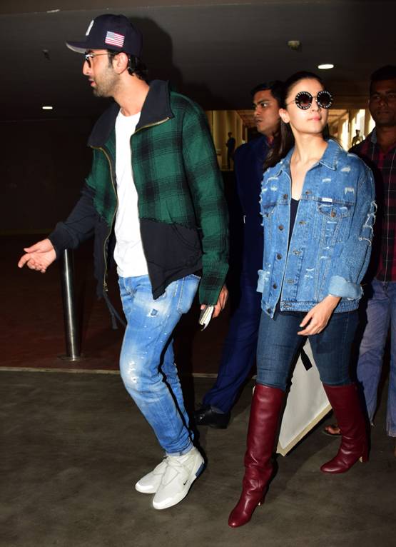 न्यूयॉर्क हॉलीडे से वापस लौटे रणबीर-आल‍िया, एयरपोर्ट पर हुए स्पॉट