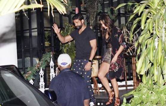 डिनर डेट पर फरान अख्तर-शिबानी दांडेकर, फोटो वायरल