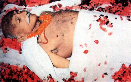 महात्मा गांधी को गोली मारने से पहले गोडसे बोला था- नमस्ते बापू