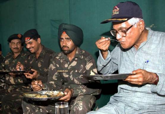 ...जब जॉर्ज फर्नांडिस बने सिख, करने लगे थे गीता का पाठ