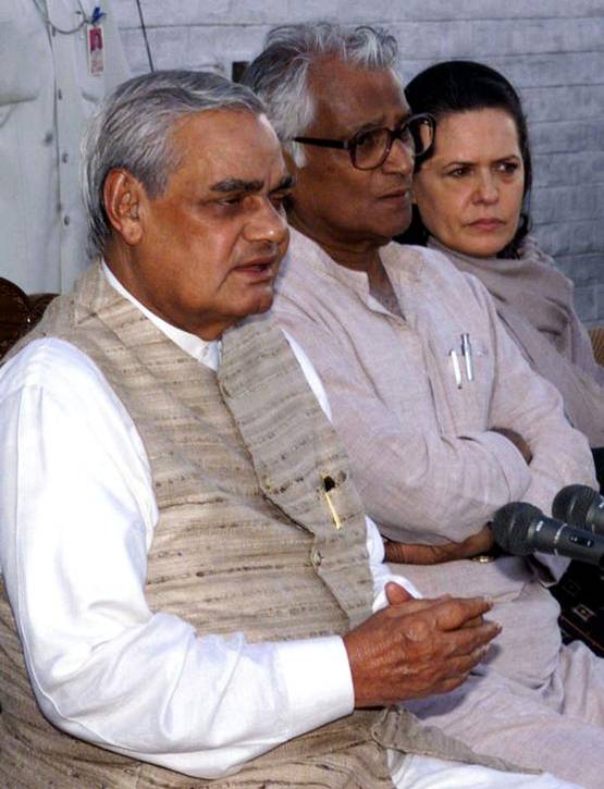 जॉर्ज के इतने करीब थीं जया, पत्नी ने मिलने से रोका तो गईं कोर्ट