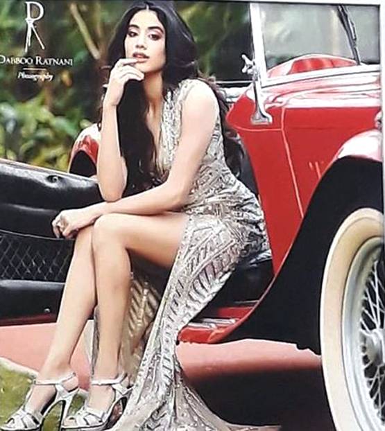 डब्बू रतनानी कैलेंडर 2019: ऐश्वर्या-जाह्नवी का ग्लैमरस लुक