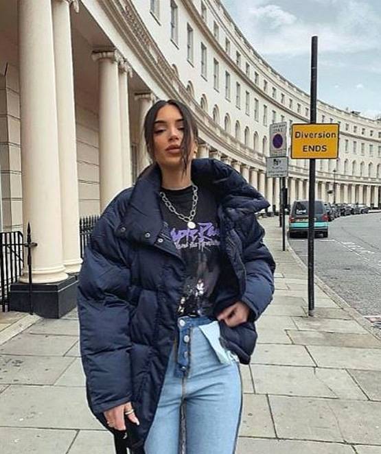 अब आया उल्टी जींस का फैशन, डिजाइन देख नहीं रुक रही हंसी