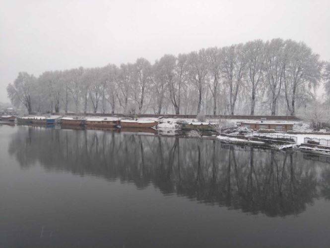 3 राज्यों में भारी बर्फबारी, कहीं आफत में जान, तो कहीं सैलानी मस्त