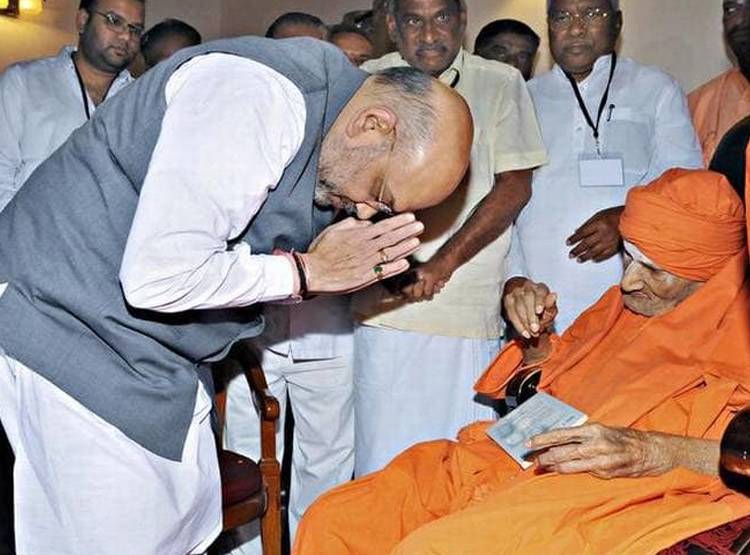 शिवकुमार स्वामी: लिंगायतों के गुरु, मोदी-राहुल तक लेते थे आशीर्वाद