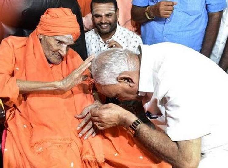 शिवकुमार स्वामी: लिंगायतों के गुरु, मोदी-राहुल तक लेते थे आशीर्वाद
