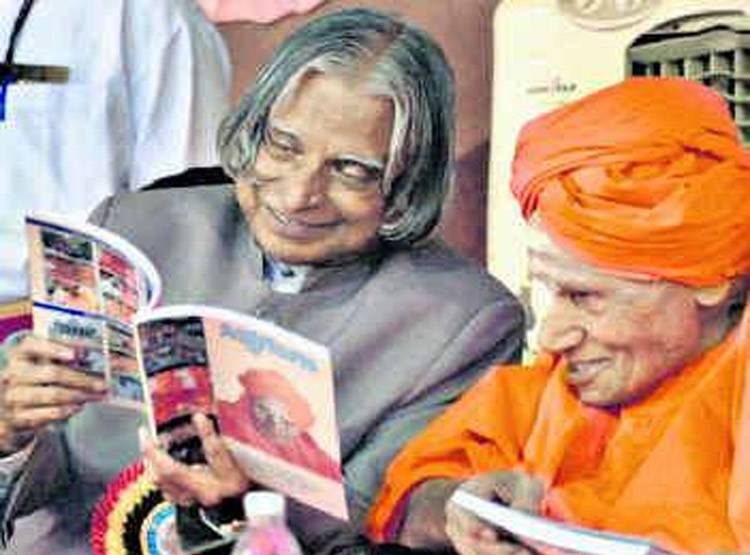 शिवकुमार स्वामी: लिंगायतों के गुरु, मोदी-राहुल तक लेते थे आशीर्वाद