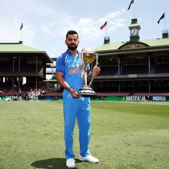 वर्ल्ड कप ट्रॉफी के साथ दिखे कोहली, बोले- अब बस फोकस इसे जीतने पर