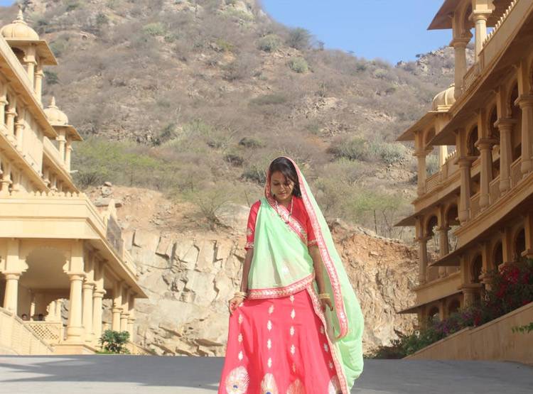 सिंगिंग का सपना छोड़ा, अब सांसारिक सुख त्याग वैराग्य लेगी ये लड़की