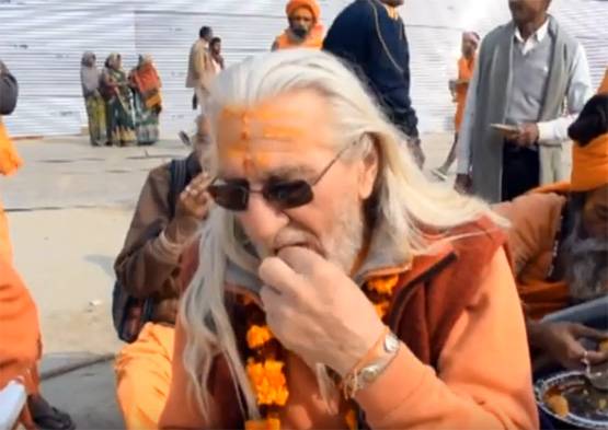 प्रयागराज में क्यों छा गए हैं फ्रांस से आए 'डेनियल बाबा'?