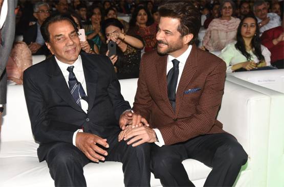 Umang 2019 अवॉर्ड में पहुंचे स्टार्स, यूं हुआ वेलकम