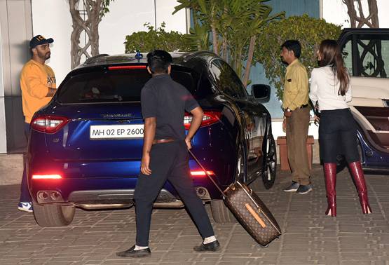 आकाश अंबानी की बैचलर्स पार्टी के लिए साथ निकले मलाइका-अर्जुन