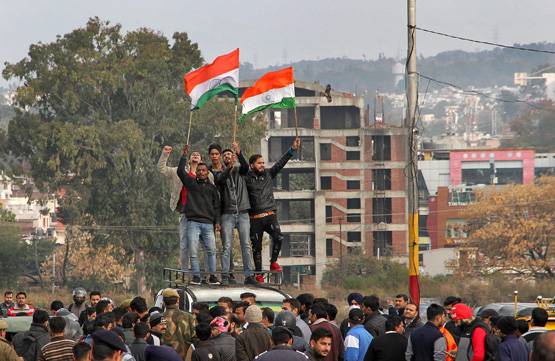 PHOTO: पुलवामा से गुस्से में देश, शहीदों के परिवार में मातम