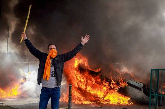 PHOTO: पुलवामा से गुस्से में देश, शहीदों के परिवार में मातम