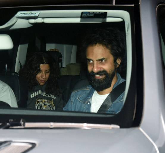 गली बॉय की स्क्रीनिंग में रणवीर-आलिया का स्टाइलिश लुक, PHOTOS