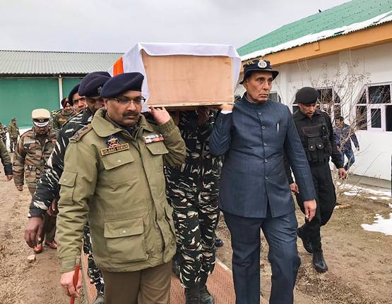 PHOTO: पुलवामा से गुस्से में देश, शहीदों के परिवार में मातम