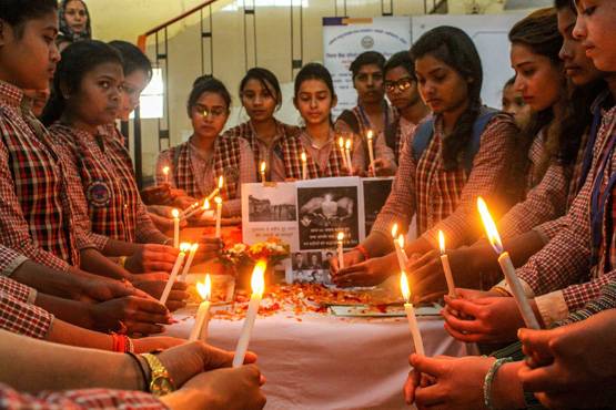 PHOTO: पुलवामा से गुस्से में देश, शहीदों के परिवार में मातम