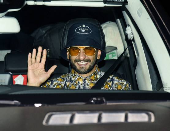 गली बॉय की स्क्रीनिंग में रणवीर-आलिया का स्टाइलिश लुक, PHOTOS