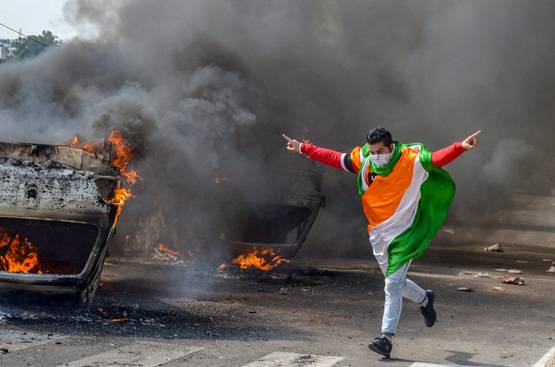 PHOTO: पुलवामा से गुस्से में देश, शहीदों के परिवार में मातम