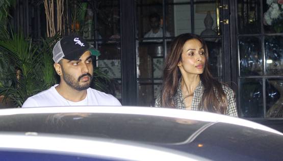 अर्जुन कपूर का हाथ थामे नजर आईं मलाइका अरोड़ा, PHOTOS