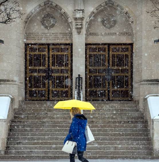 जिस कॉलेज से की थी अभिषेक बच्चन ने पढ़ाई, जानें- कितनी है फीस