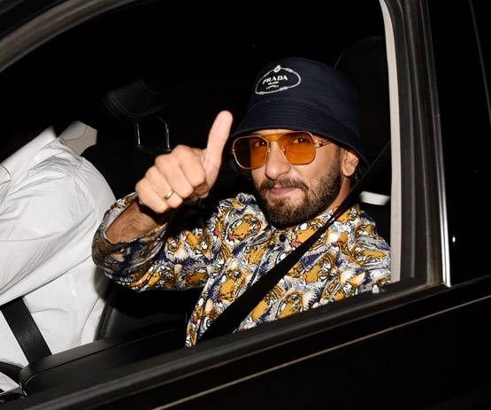 गली बॉय की स्क्रीनिंग में रणवीर-आलिया का स्टाइलिश लुक, PHOTOS