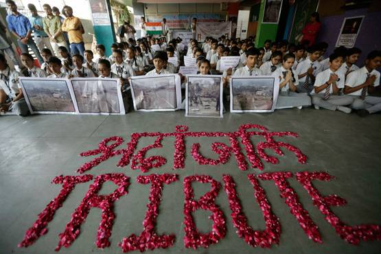 PHOTO: पुलवामा से गुस्से में देश, शहीदों के परिवार में मातम