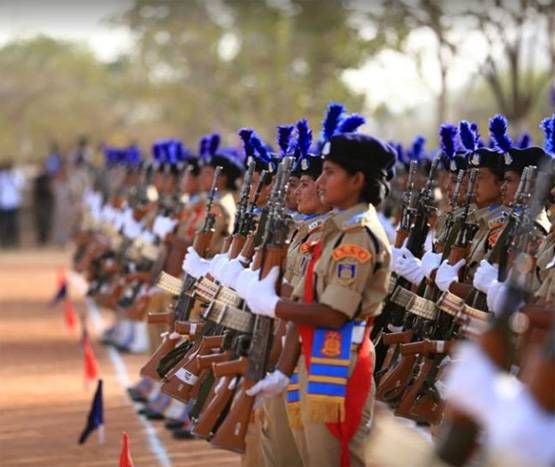 सेना जैसी चुनौती, लेकिन सुविधाएं कम, ऐसी है CRPF जवानों की जिंदगी