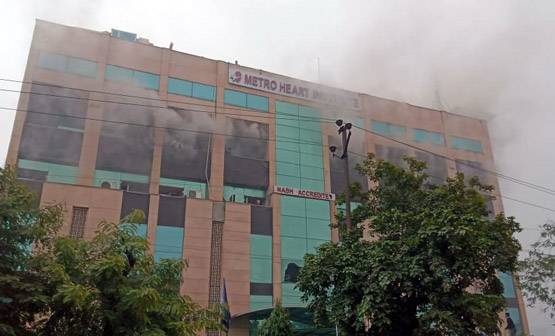 नोएडा: मेट्रो अस्पताल में अग्निकांड की पहली तस्वीरें